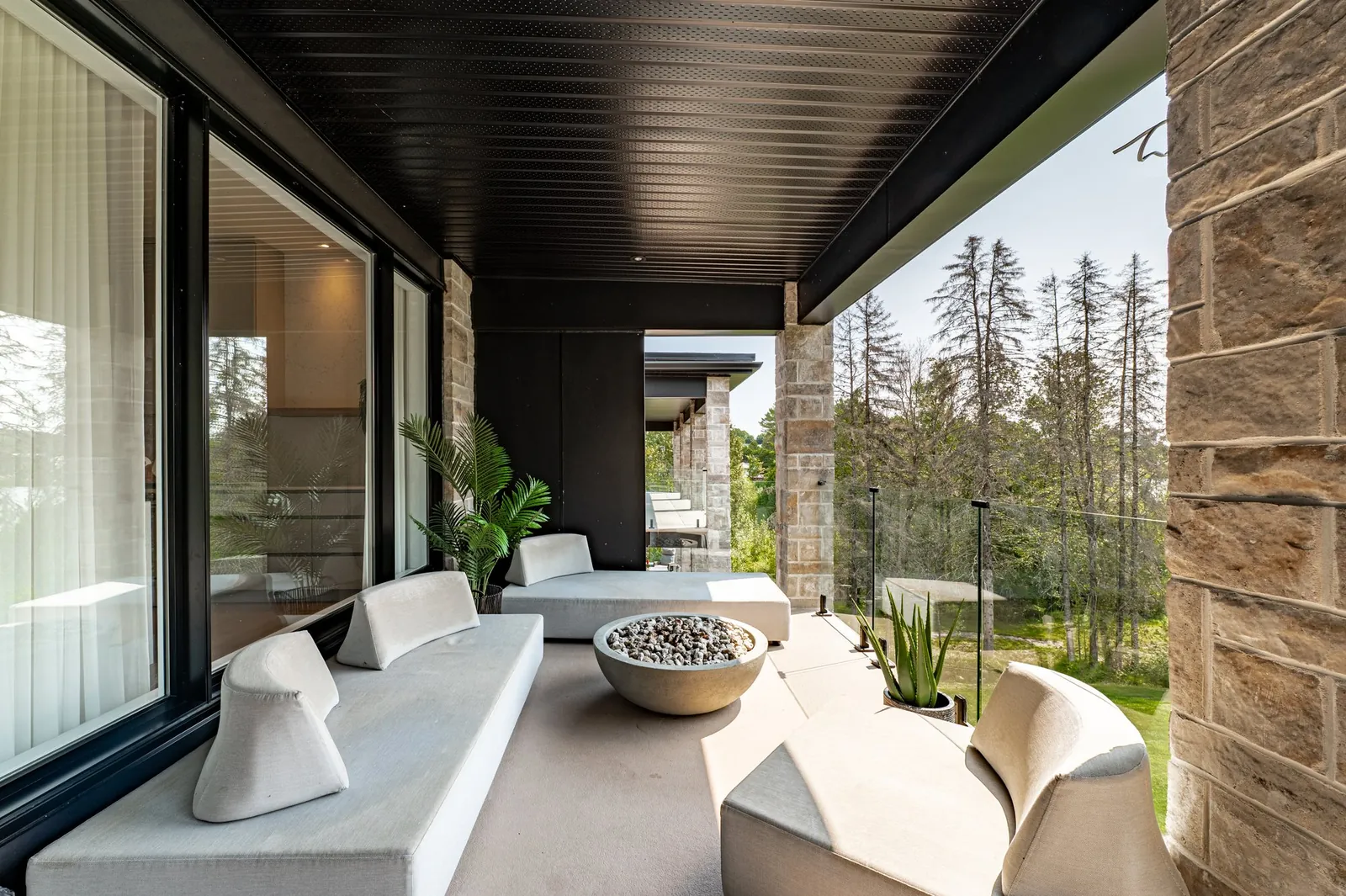 Balcon avec vue sur le lac, chemin Tour-du-Lac